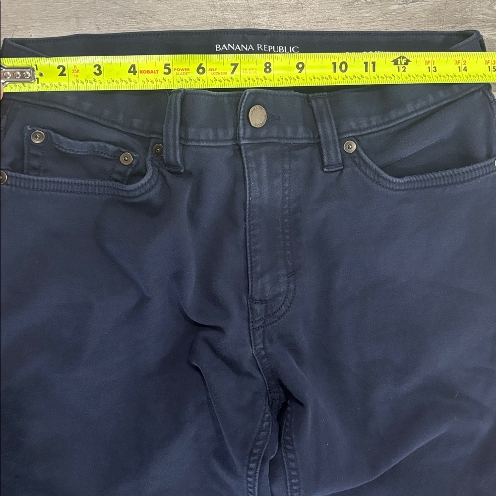 BANANA REPUBLIC Men's 30x32 Blue Athletic Tapered Fit Traveler Jeans - Picture 4 of 8